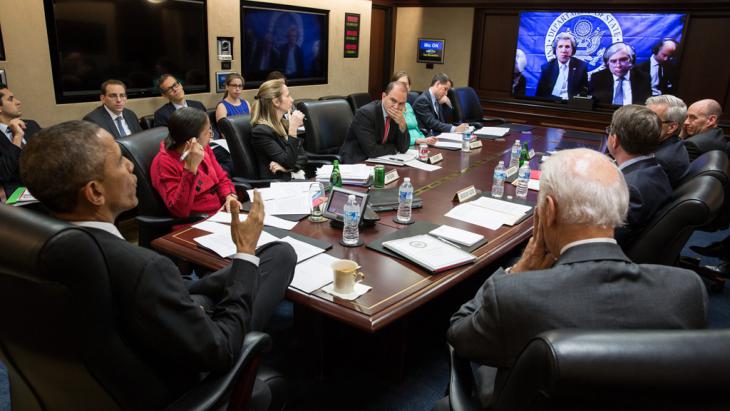 President Obama and advisors consult with John Kerry and his team by video conference (photo: Reuters)