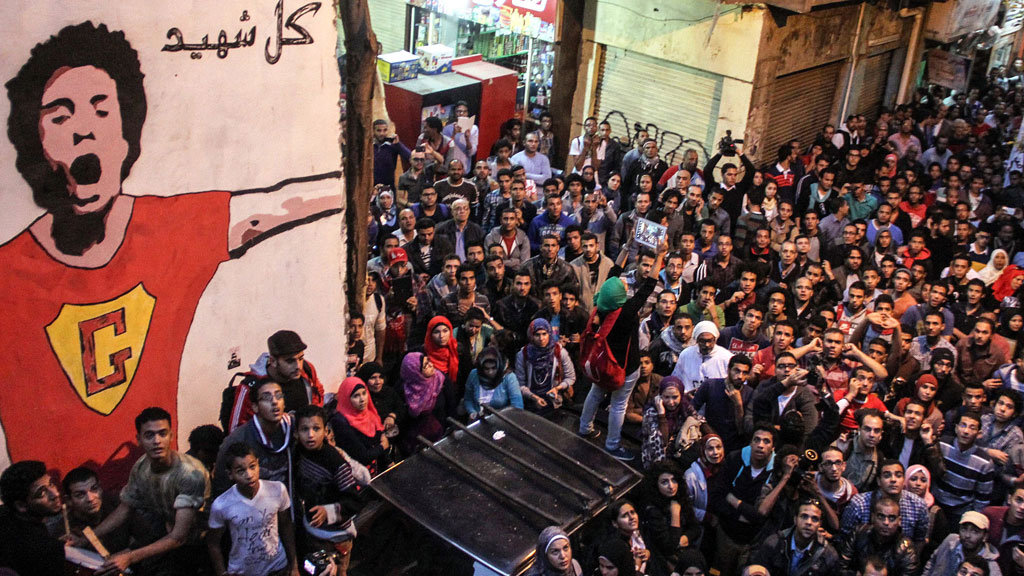 Young people commemorate Egyptian activist Gaber Salah in Cairo (photo: picture-alliance/dpa)