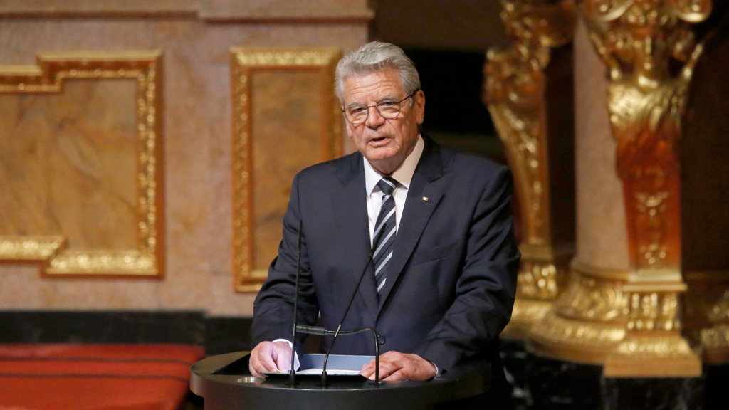 German President Joachim Gauck making a speech during an Ecumenical service marking the 100th anniversary of the mass killings of 1.5 million Armenians by Ottoman Turkish forces, at Berlin Cathedral, 23 April 2015 (photo: Reuters/F. Bensch)