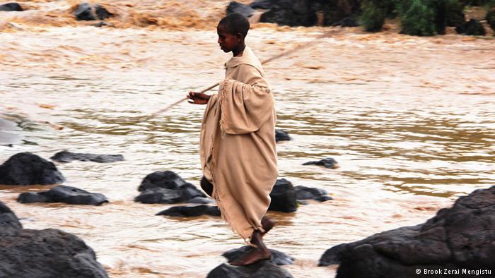 Lessons of humility by the Blue Nile (photo: Brook Zerai Mengistu)