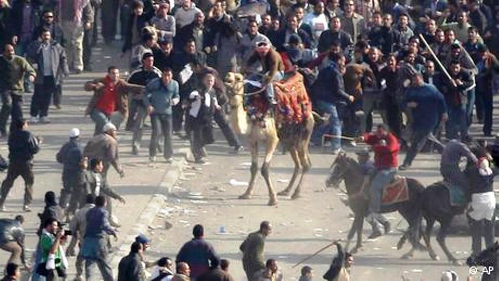 موقعة الجمل بميدان التحرير وهجوم مجهولين يمتطون الجمال والبغال على المتظاهرين المشاركين بثورة 2011. وتمت تبرئة الرئيس الأسبق، من اتهامات بالتورط في قتل 846 متظاهراً أثناء الثورة.
