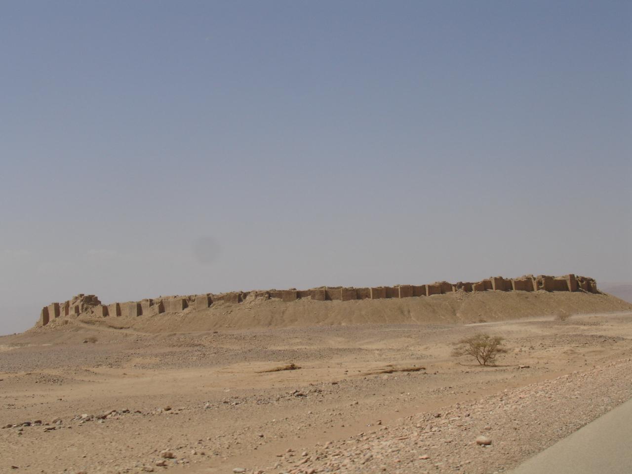 سور مدينة براقش الأثري- قبل القصف Baraqish a town in northwestern Yemen. Photo: Amida Sholan