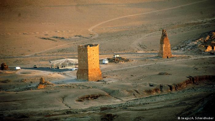 Tall towers housing ornate sarcophagi outside Palmyra (photo: Imago/A. Schmidhuber)