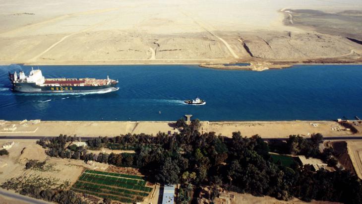 The Suez Canal (photo: imago/CHROMORANGE)