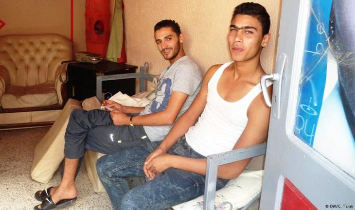 Young, unemployed Tunisians (photo: DW/Guizani Tarak)