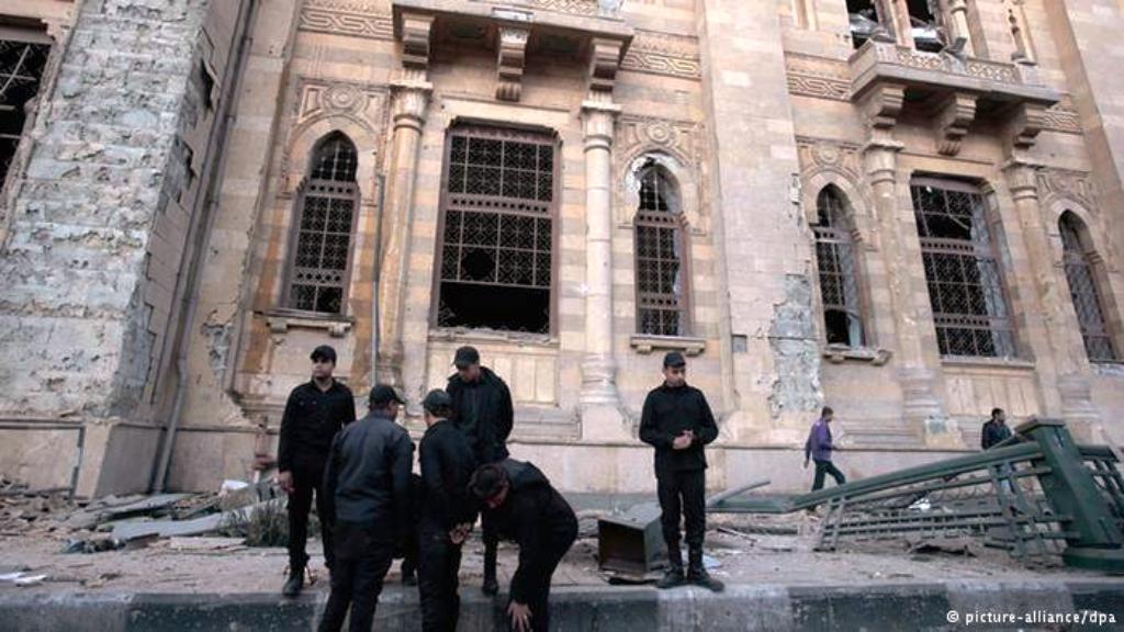 مطلع عام 2014، لحق بمتحف الفن الإسلامي في القاهرة تدمير شامل إثر انفجار قنبلة في مبنى مديرية أمن القاهرة الذي يقع أمام المتحف مباشرة. دمر التفجير كثير من الآثار المرتبطة بتاريخ الإسلام.