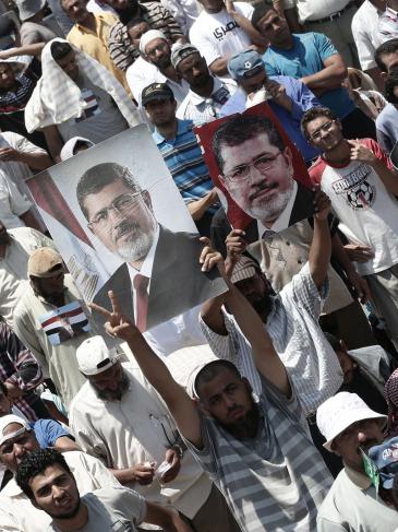 Supporters of the Muslim Brotherhood and President Morsi after the military coup (photo: picture-alliance/dpa)