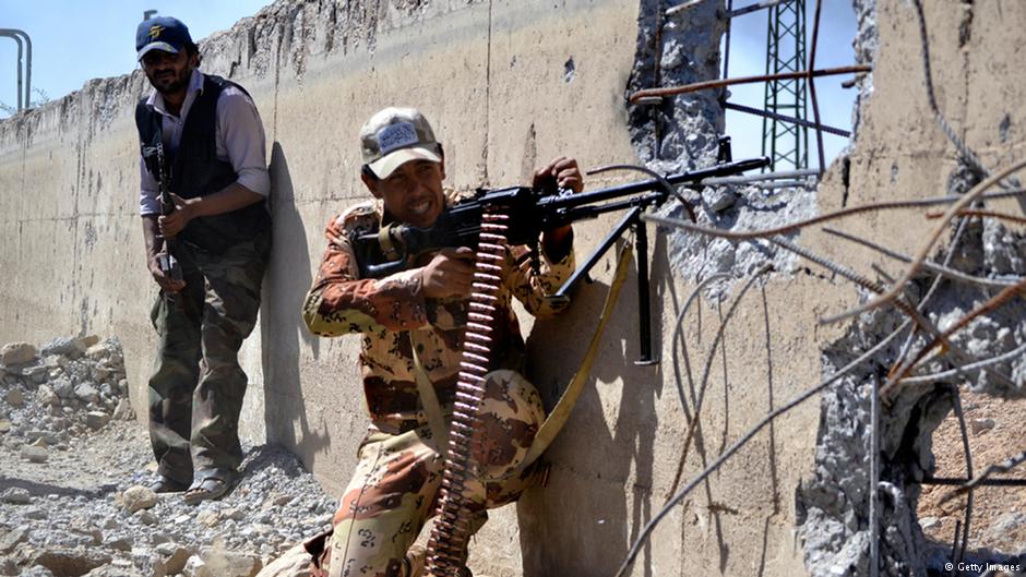 Syrische Rebellen im Kampf; Foto: AFP/Getty Images