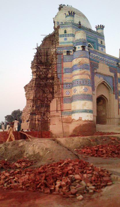 The tomb of Bibi Jawindi, Uch Sharif, Punjab, Pakistan (photo: Julis Koch)