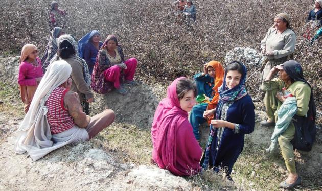 Women in the cotton fields of Bahawalpur, Punjab, Pakistan (photo: Julis Koch)
