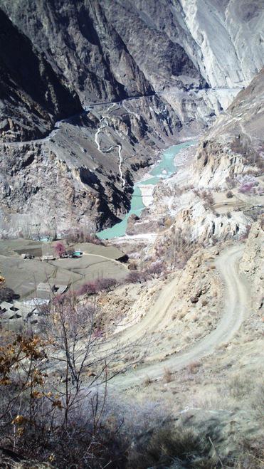 The Indus River in Hunza Valley, Gilgit-Baltistan, Pakistan (photo: Julis Koch)
