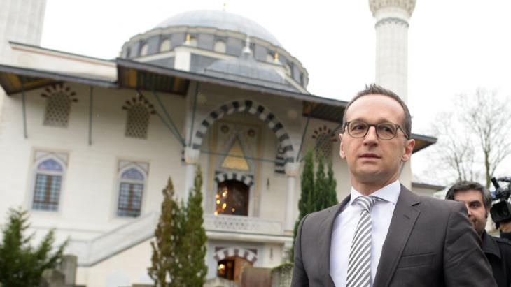 German Justice Minister Heiko Maas (SPD) visiting the Sehitlik Mosque in Berlin on 09.01.2015 (photo: picture-alliance/dpa/Rainer Jensen)