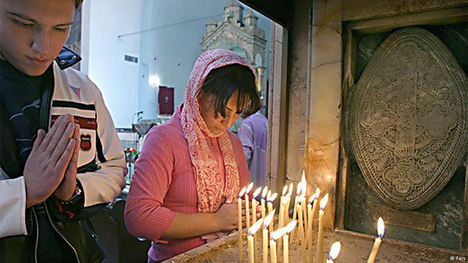 Christians in prayer in Iran (photo: Fars)