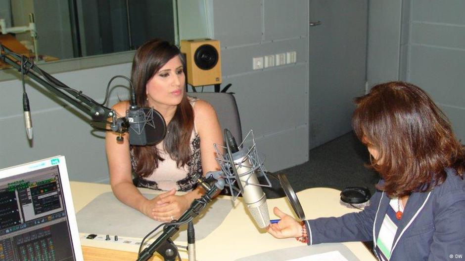 Naghme Abedini giving a radio interview (photo: DW)