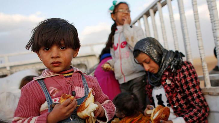 Syrian refugees near Suruc, Turkey (photo: Reuters/Murad Sezer)