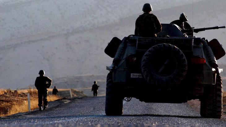 A Turkish army unit during an operation in the Turkish province of Sirnak (photo: picture-alliance/dpa)