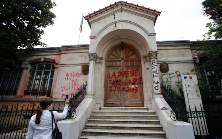 "La poesie est dans la rue!" written on the entrance to the French Consulate General, Istanbul (photo: Murad Sezer/Reuters)