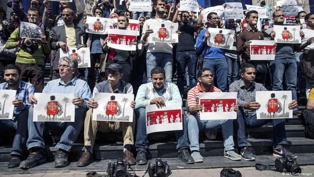 Journalisten in Kairo demonstrieren gegen das neue Anti-Terror-Gesetz; Foto: Getty Images