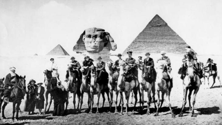 The British delegation in Cairo visiting the pyramids at Giza on 20 March 1921 (photo: Liddell Hart Centre for Military Archives, King's College, London)