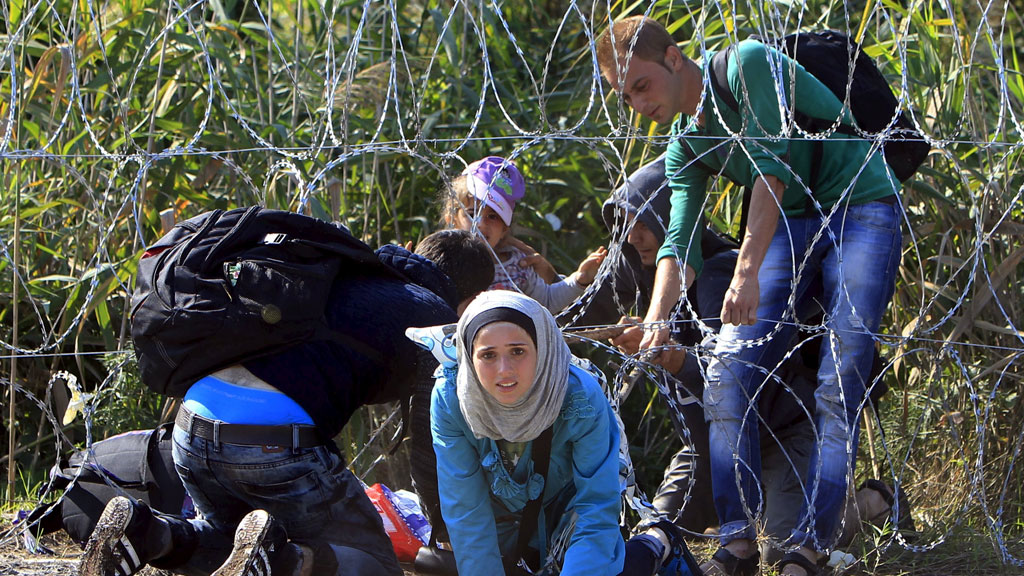 Syrische Flüchtlinge an der serbisch-ungarischen Grenze; Foto: AFP/Getty Imanges