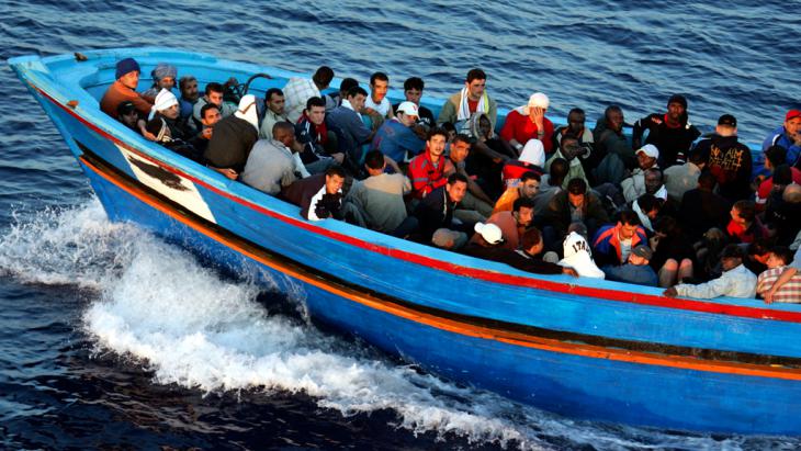Refugee boat (photo: Getty Images/M. Di Lauro)