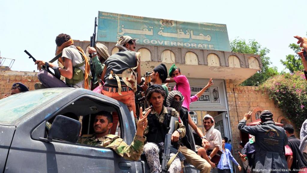  تواصل "المقاومة الشعبية" وقوات "الجيش الوطني" التابعة للرئيس هادي معاركها ضد الحوثيين وحلفائهم من الموالين للرئيس السابق علي عبدالله صالح، محققة تقدما على الأرض في أكثر من منطقة لتقترب شيئا فشيئا من العاصمة صنعاء. 
