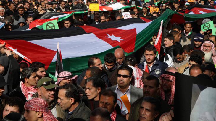 Members of the Islamic Action Front demonstrate got political reform in Amman on 18.01.2013 (photo: Reuters) 