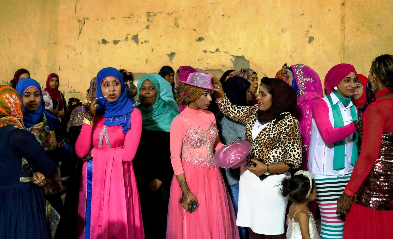 Young women attending a wedding in Aswan (photo: Maya Hautefeuille)