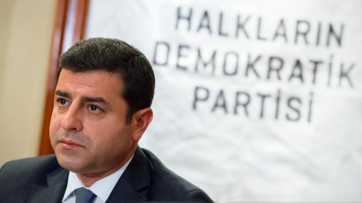 The co-chairman of the pro-Kurdish party Halklarin Demokratik Partisi (HDP), Selahattin Demirtas (photo: picture-alliance/dpa/D. Rheinhardt)