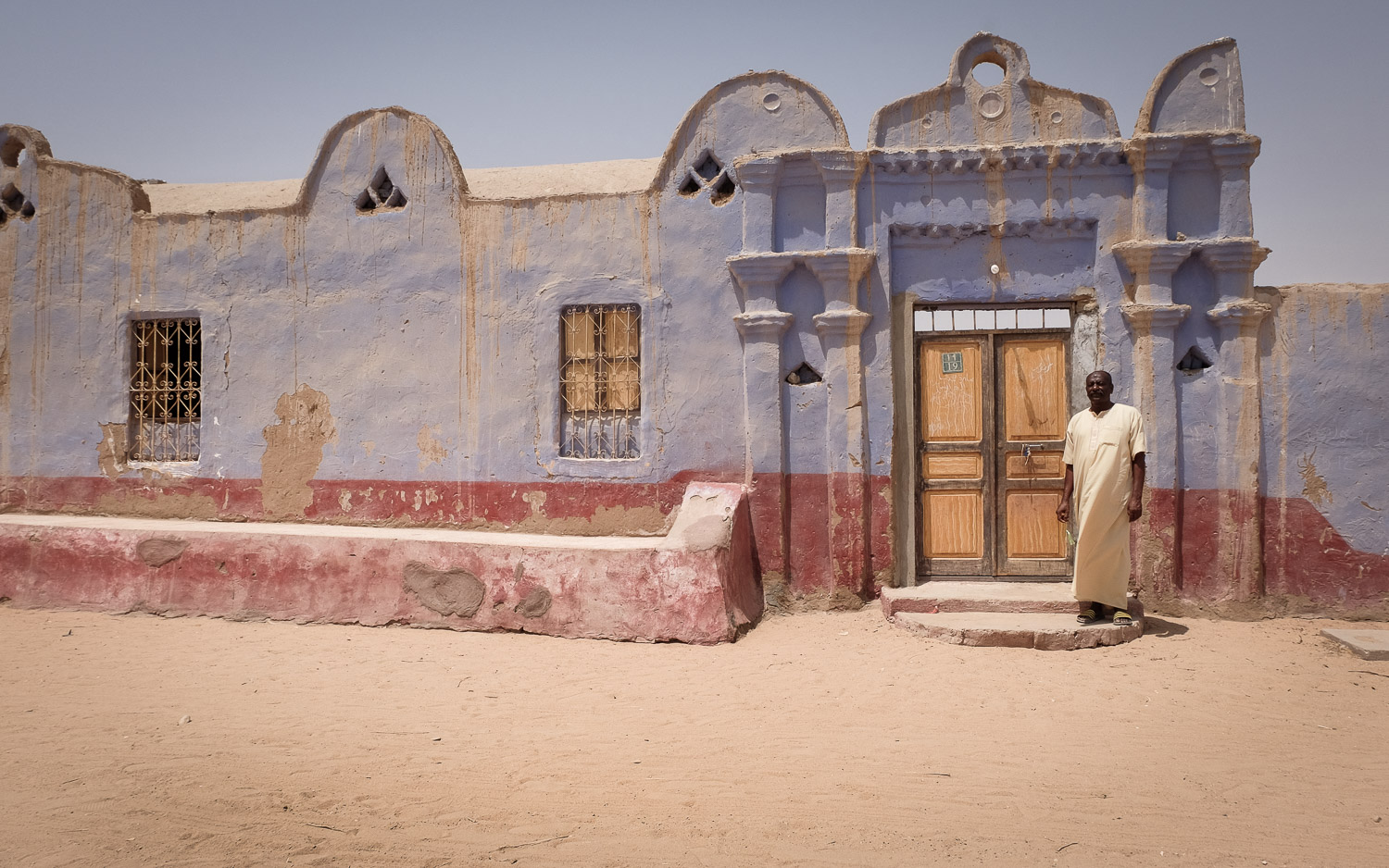 A Nubian poet stands in front of a traditional Nubian house, West Aswan (photo: Maya Hautefeuille)