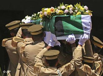 Burial of Mahmoud Darwish in Ramallah (photo: AP)