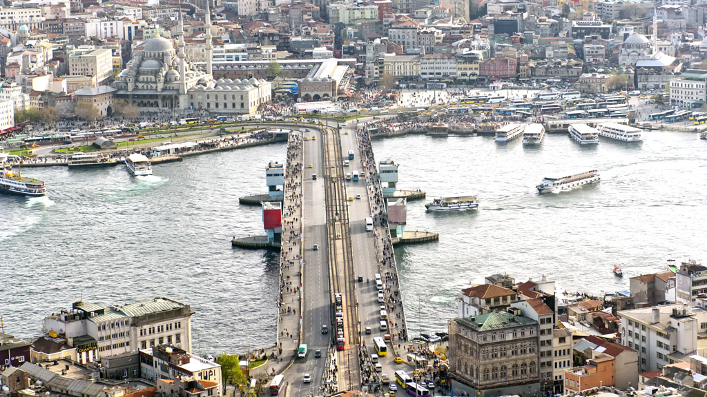 The Galata bridge over the Golden Horn, Istanbul (photo: fotolia/ASIKK)