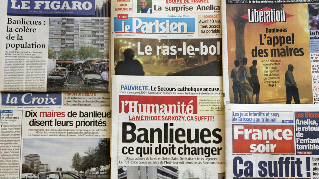 French dailies headline unrest in Parisian banlieues in 2005 (photo: GABRIEL BOUYS/AFP/Getty Images)