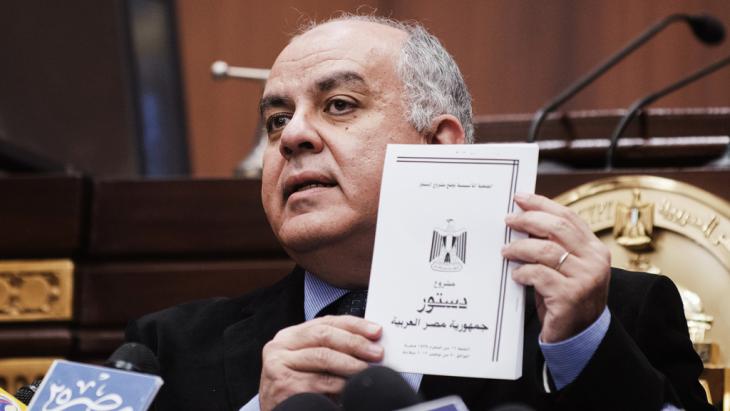 Amr Darrag, secretary general of the constituent assembly, presents a draft of the new Egyptian constitution in December 2012 (photo: Getty Images/AFP/G. Guercia)