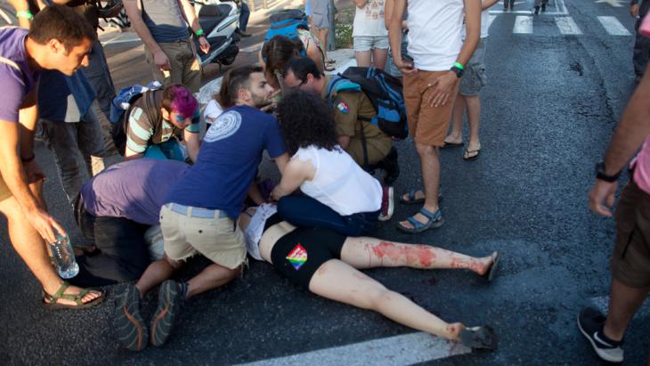 Ultraorthodox Jew attacks Gay Pride Parade participant wtih a knife in Jerusalem (photo: Lior Mizrahi/Getty Images)