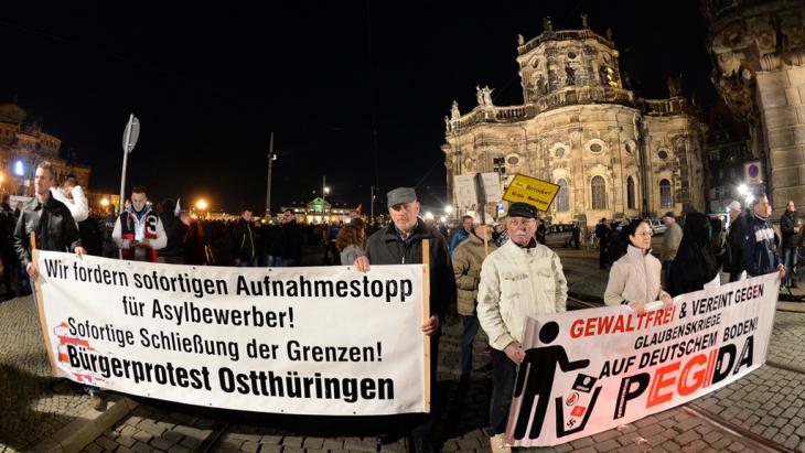 PEGIDA supporters in Dresden (photo: picture-alliance/dpa/Arno Burgi)