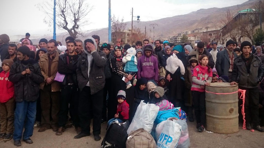 Madaya residents wait for the arrival of the international aid convoys (photo: Getty Images/AFP/Stringer)