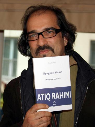 Atiq Rahimi presents his book ″The Patience Stone ″ which won the Prix Goncourt in 2008 (photo: dpa/picture-alliance)