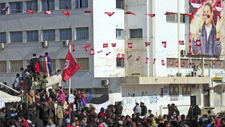 Gathering to celebrate the fifth anniversary of the Tunisian uprising (photo: pe-alliance/AP Phicturoto/H. Dridi