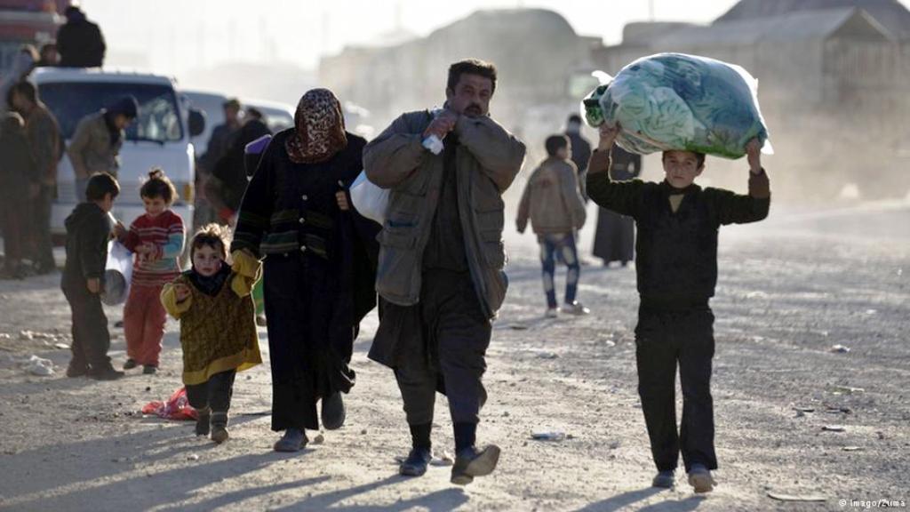 أفادت منظمتان غير حكوميتان الثلاثاء (التاسع من فبراير/ شباط 2016) أن أكثر من مليون سوري يعيشون تحت الحصار بعد خمس سنوات من الحرب، مشيرة إلى أن الأزمة "أسوأ بكثير" مما تحدث عنه مسؤولو الأمم المتحدة. وخلص مشروع مشترك يجمع معلومات من شبكة تنتشر في عمق المجتمعات السورية المحاصرة إلى نتيجة قاتمة بأن نقص تقارير الأمم المتحدة بشأن الحصار قد "يشجع دون قصد على توسيع استراتيجية الحكومة السورية بالاستسلام أو التجويع".