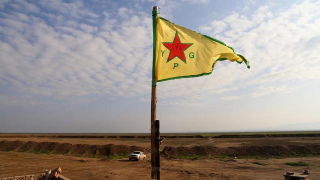 علم وحدات حماية الشعب الكردية، سنجار. رويترز