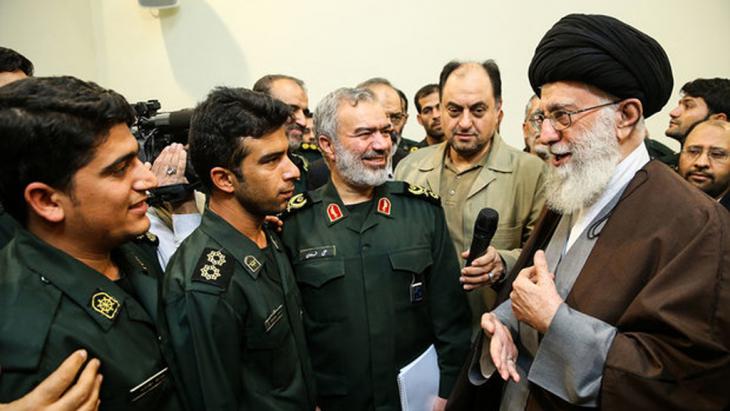 Iran’s spiritual leader Ali Khamanei meets members of the corps of Revolutionary Guards on 24.01.2016 (photo: MEHR)