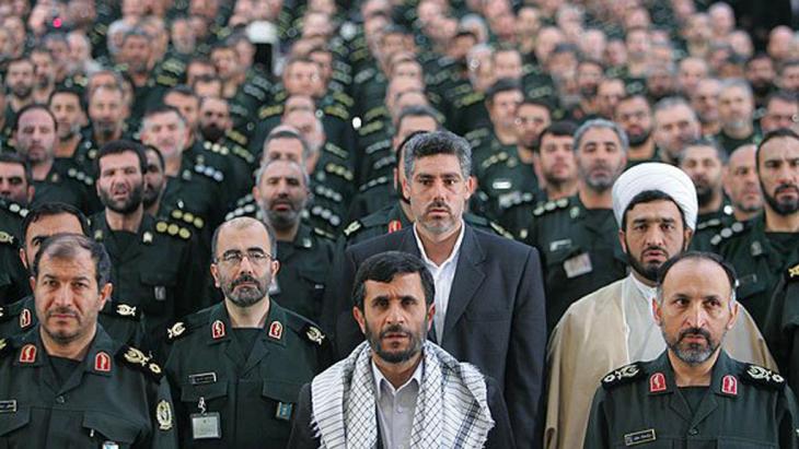 Mahmoud Ahmadinejad and units belonging to the Revolutionary Guard (source: FARS)