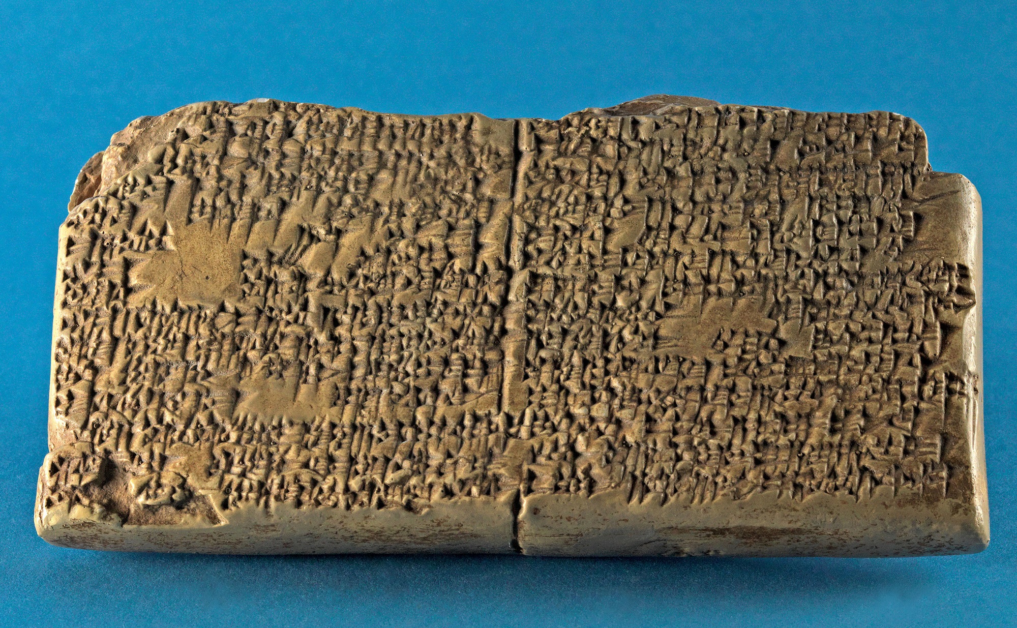 Keilschrifttafel mit Gilgamesch-Erzählung, ca. 17. Jh. v. Chr. (Altbabylonisch); Quelle: Altorientalistische Lehrsammlung, Johannes Gutenberg-Universität Mainz