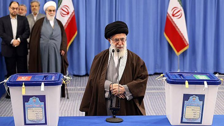 Revolutionary leader Ayatollah Khamanei on 26 February 2016 in Tehran (photo: Irna) 