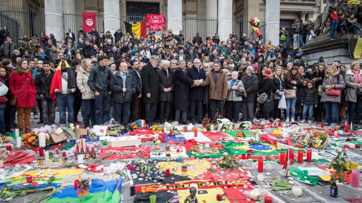 Act of collective mourning led by Belgian Prime Minister Geert Bourgeois in Brussels following the attacks (photo: picture-alliance/dap/A. Belot)