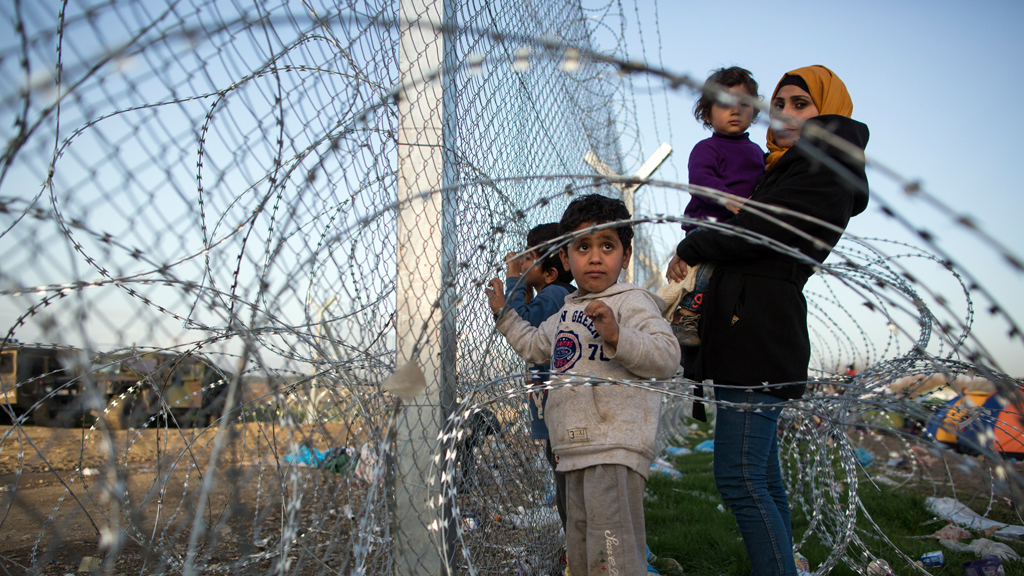 لاجئون في بلدة إيدوميني. Foto: Getty Images/D. Kitwood