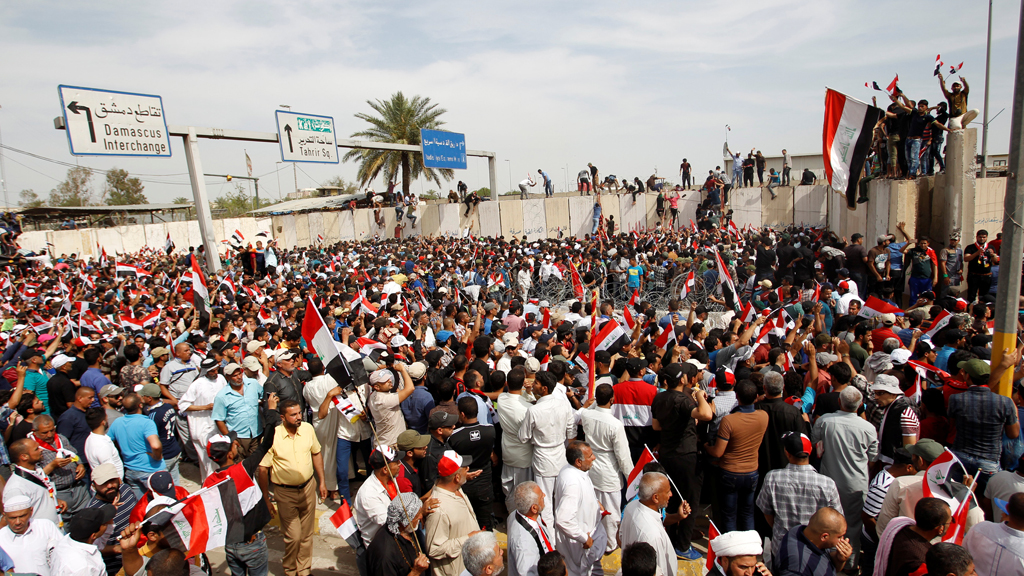 Anhänger Muktada al-Sadr in Bagdads Grüner Zone; Foto: Reuters/K. al Mousily