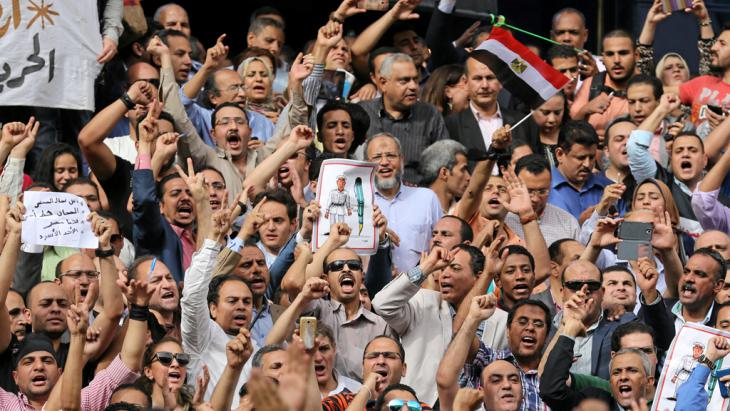 Egypt′s journalists protesting on 4 May 2016 against the arrest of two colleagues in Cairo (photo: Reuters)