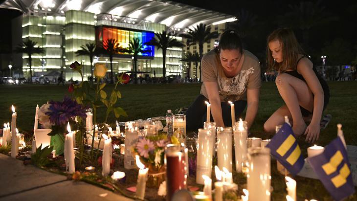 Grieving the victims of Orlando (photo: Getty Images/AFP/M. Ngan)